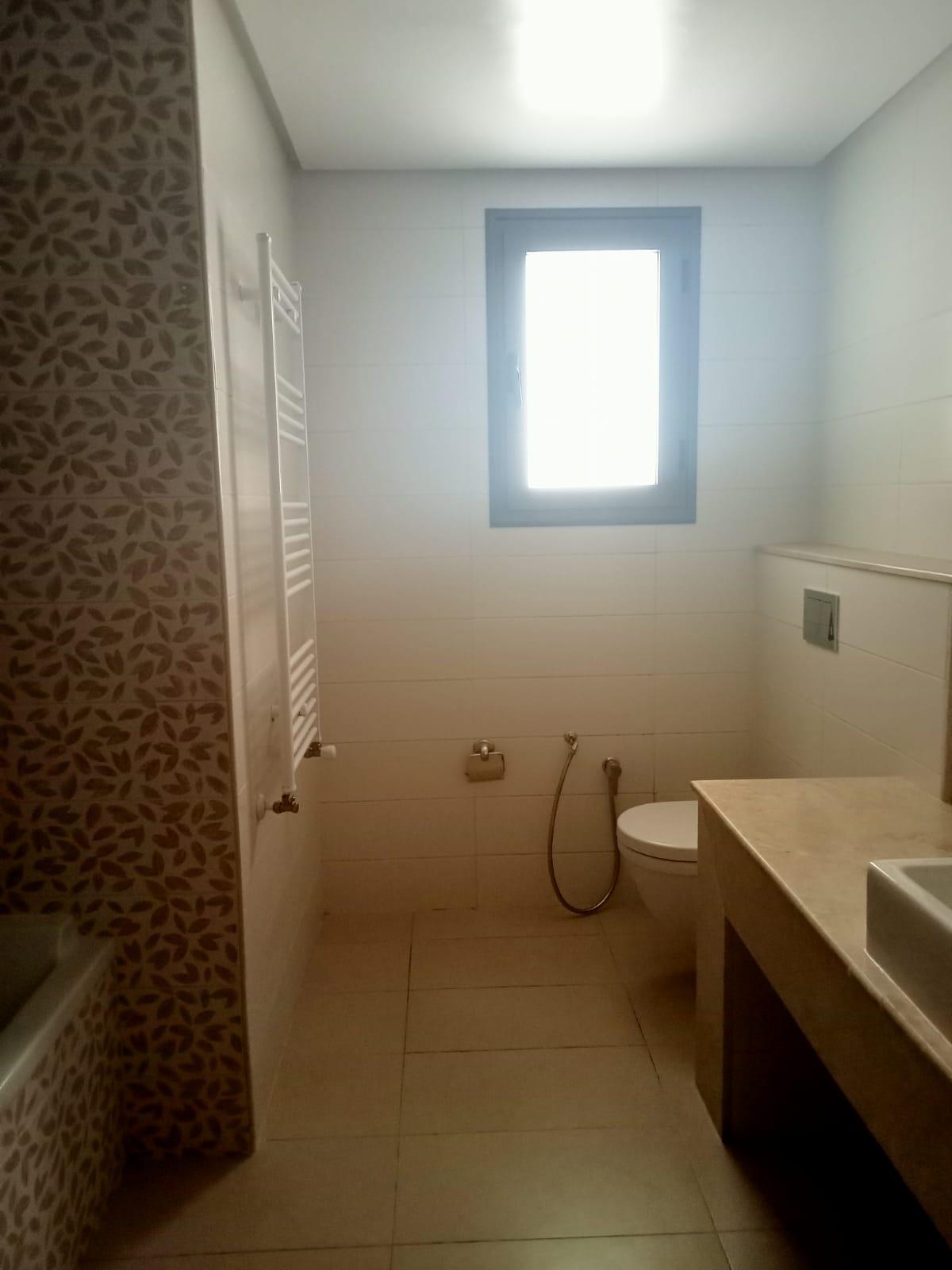 À Vendre : Appartement S+4 -  Jardins de Carthage