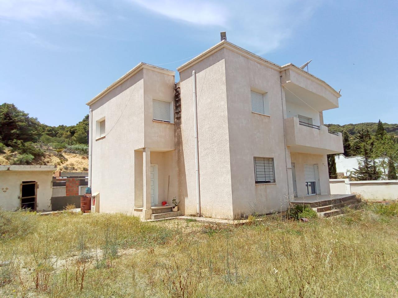 Une villa à vendre, située à la Corniche de Bizerte, à seulement 200 mètres de la mer