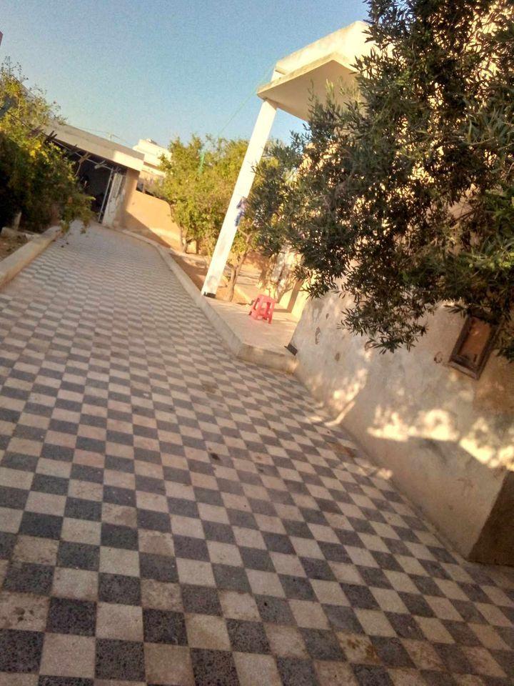 À Vendre : Maison à Route Gremda, Sfax, Marquez Sahnoun Km 7, Proche de l'École Rached