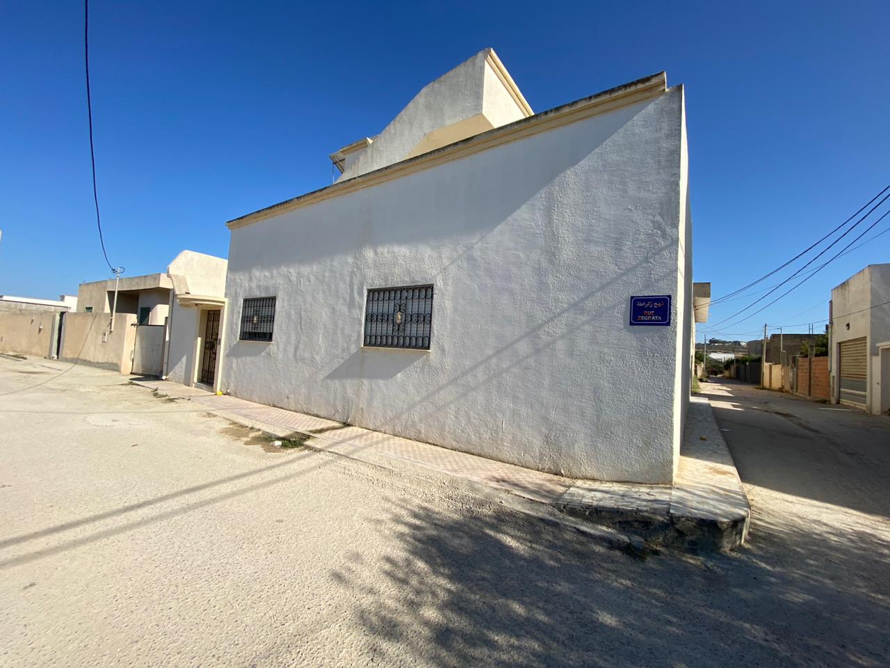 À vendre : Duplex à Cité Chaker, Raoued.