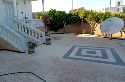 À Vendre : Étage de Villa RDC à Mahdia, près de la FSEG !