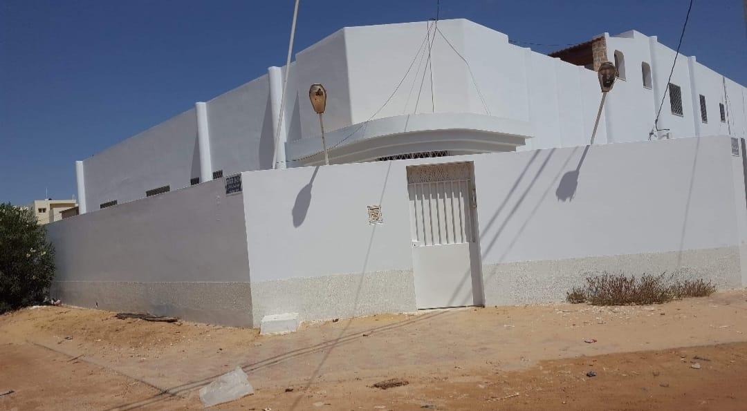 Un espace commercial à louer, situé à Sfax sur la route de Gremda km 2, à Ain Chikrouhou