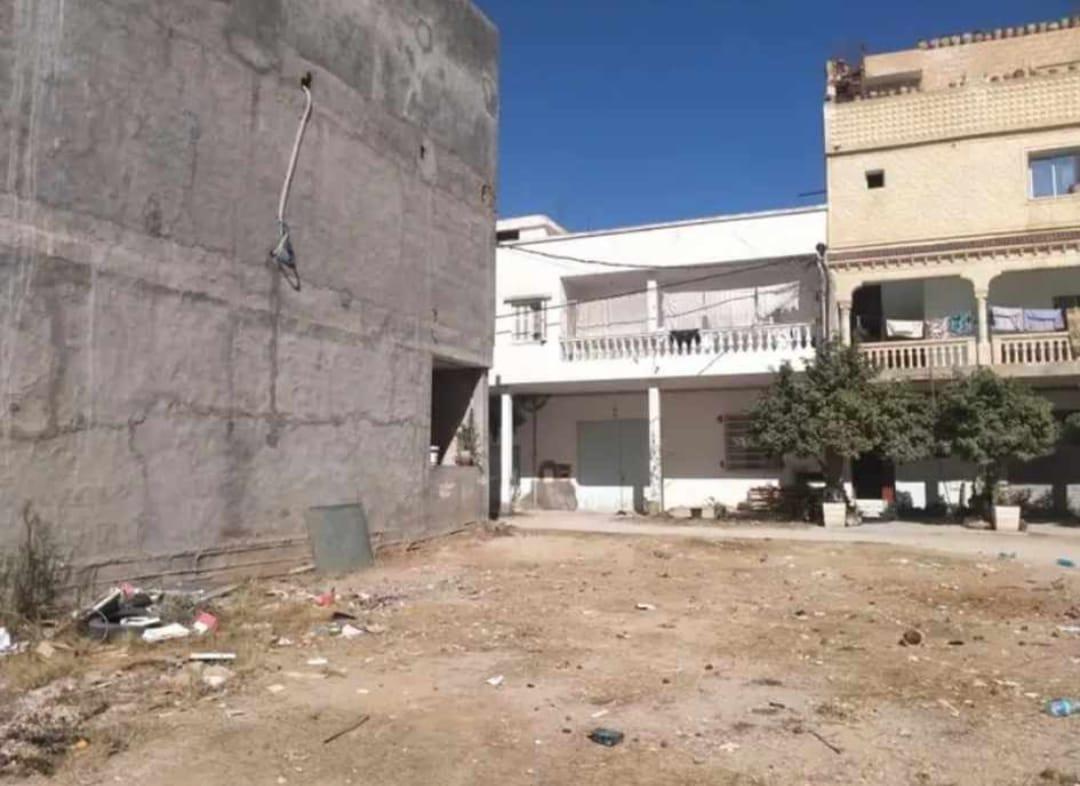 Un terrain à vendre, situé à Dar Chaaben El Fehri, Nabeul, près du café Zitouna.