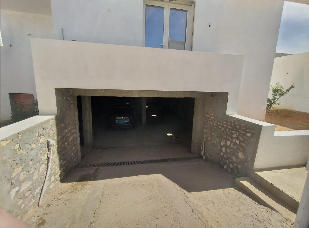 À vendre : Maison idéalement située à AFH Corniche, Hergla, Sousse