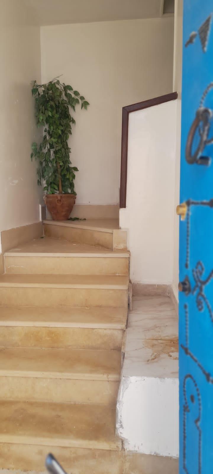 À Vendre : Maison à Deux Niveaux à Sidi Hsine, 20 Mars !