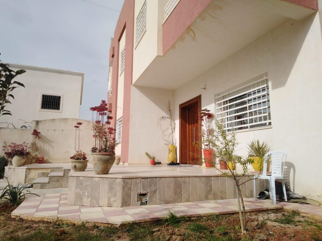 À Vendre : Villa Spacieuse à Ghazela avec Potentiel d'Extension !