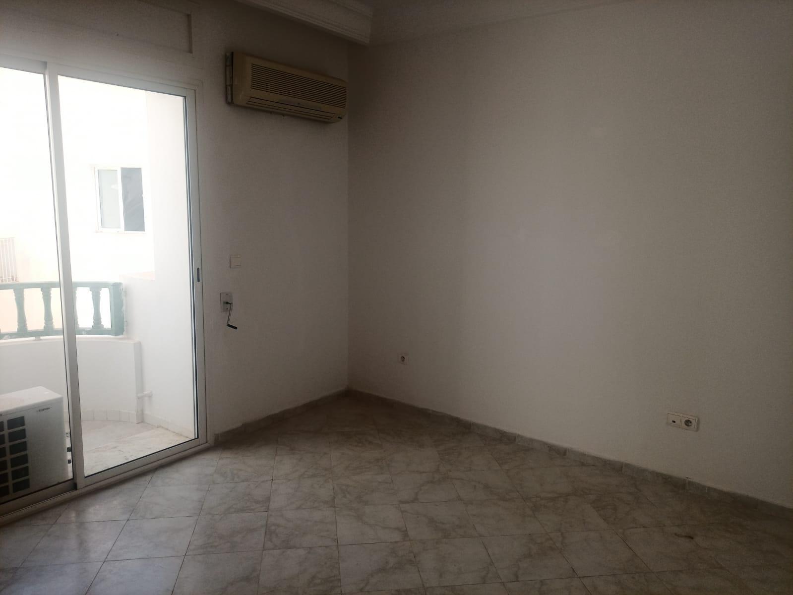 À Vendre : Appartement à Ennasr, en face de Selim School