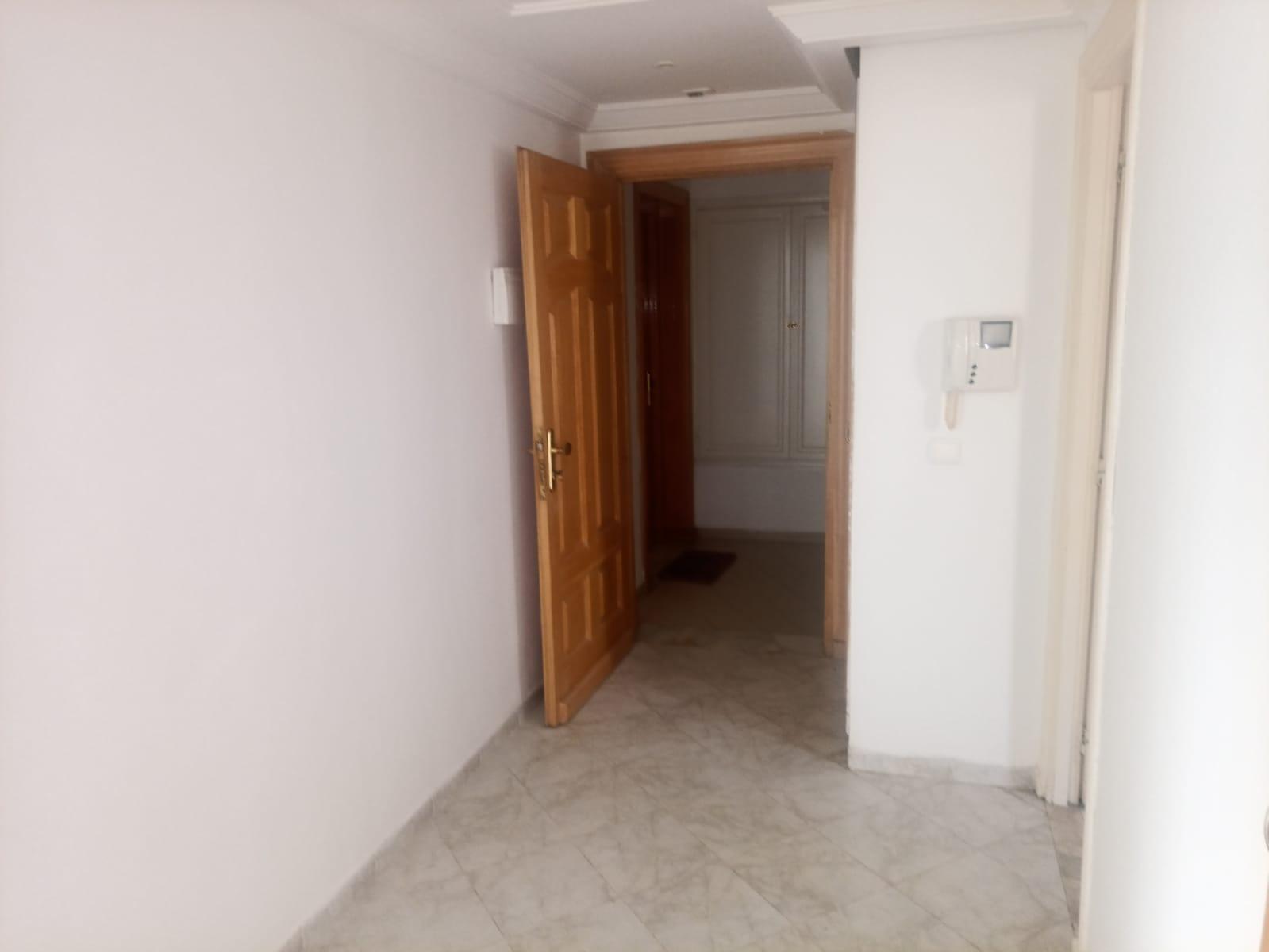 À Vendre : Appartement à Ennasr, en face de Selim School