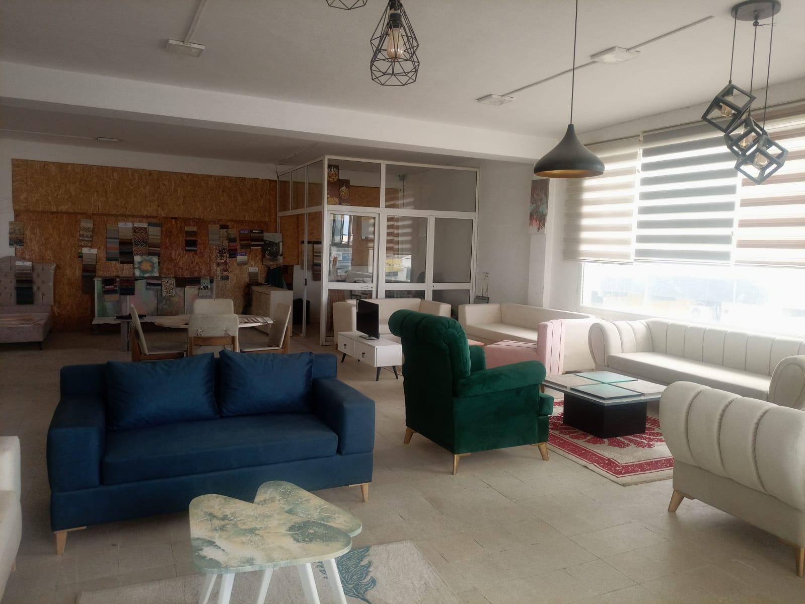 À Vendre : Fond de Commerce Showroom à Chotrana 1, La Soukra