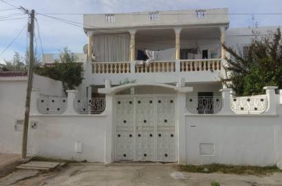 À Vendre : Maison en Cours de Rénovation à Cité Ibn Sina, Près de la Mosquée et de la Station de Métro