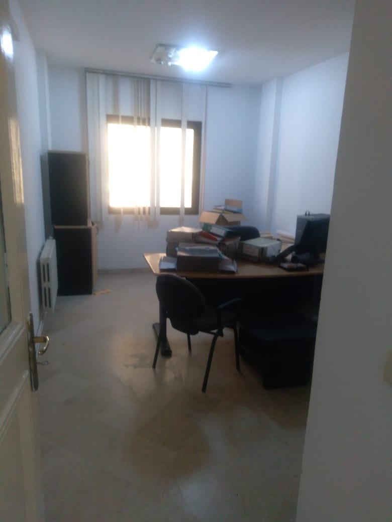 À Vendre : Bureau S+4 à Montplaisir