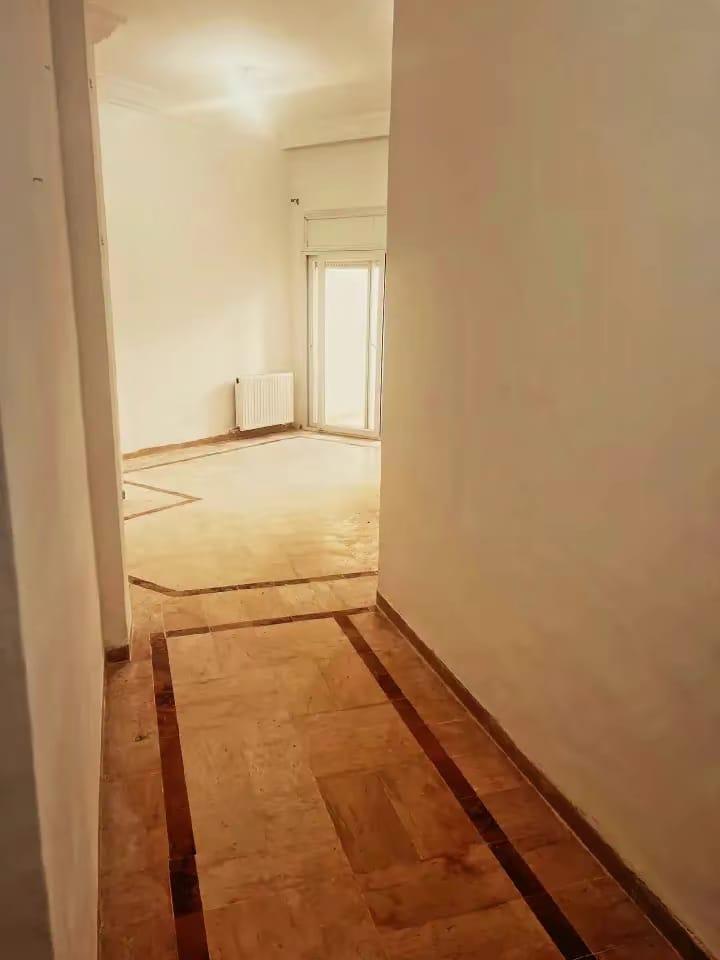 À Vendre : Appartement S+2 Rez-de-Chaussée à Ezzahra