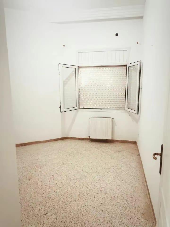 À Vendre : Appartement S+2 Rez-de-Chaussée à Ezzahra