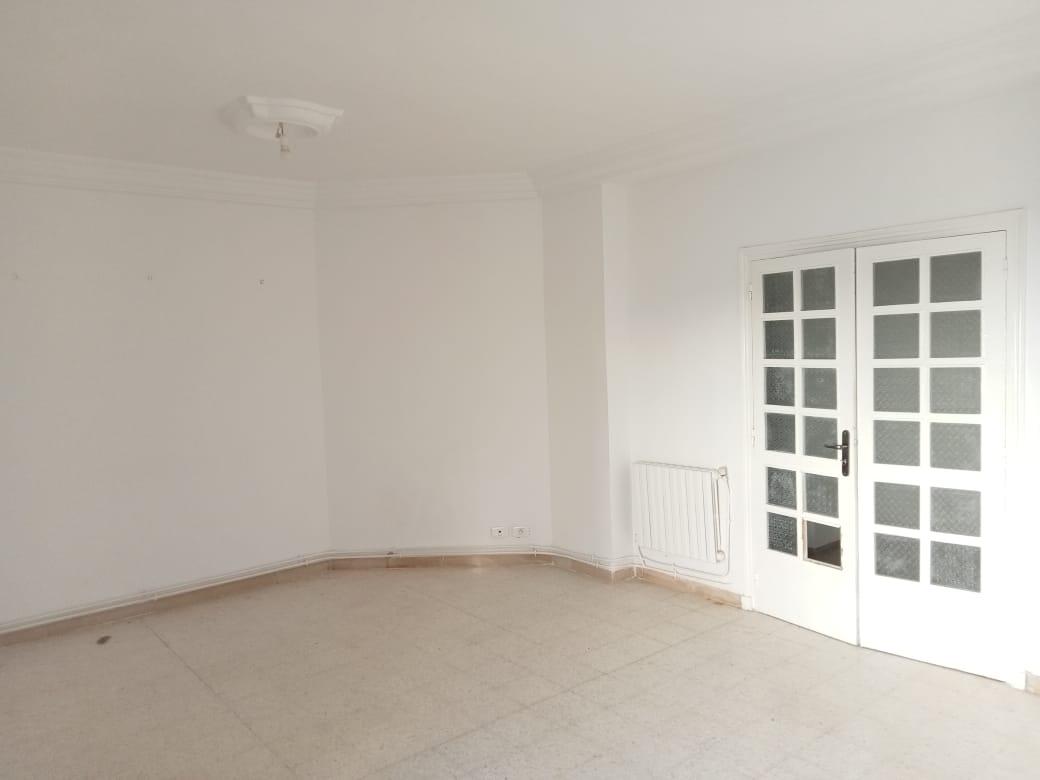 À Vendre – Appartement S+3 à Ariana