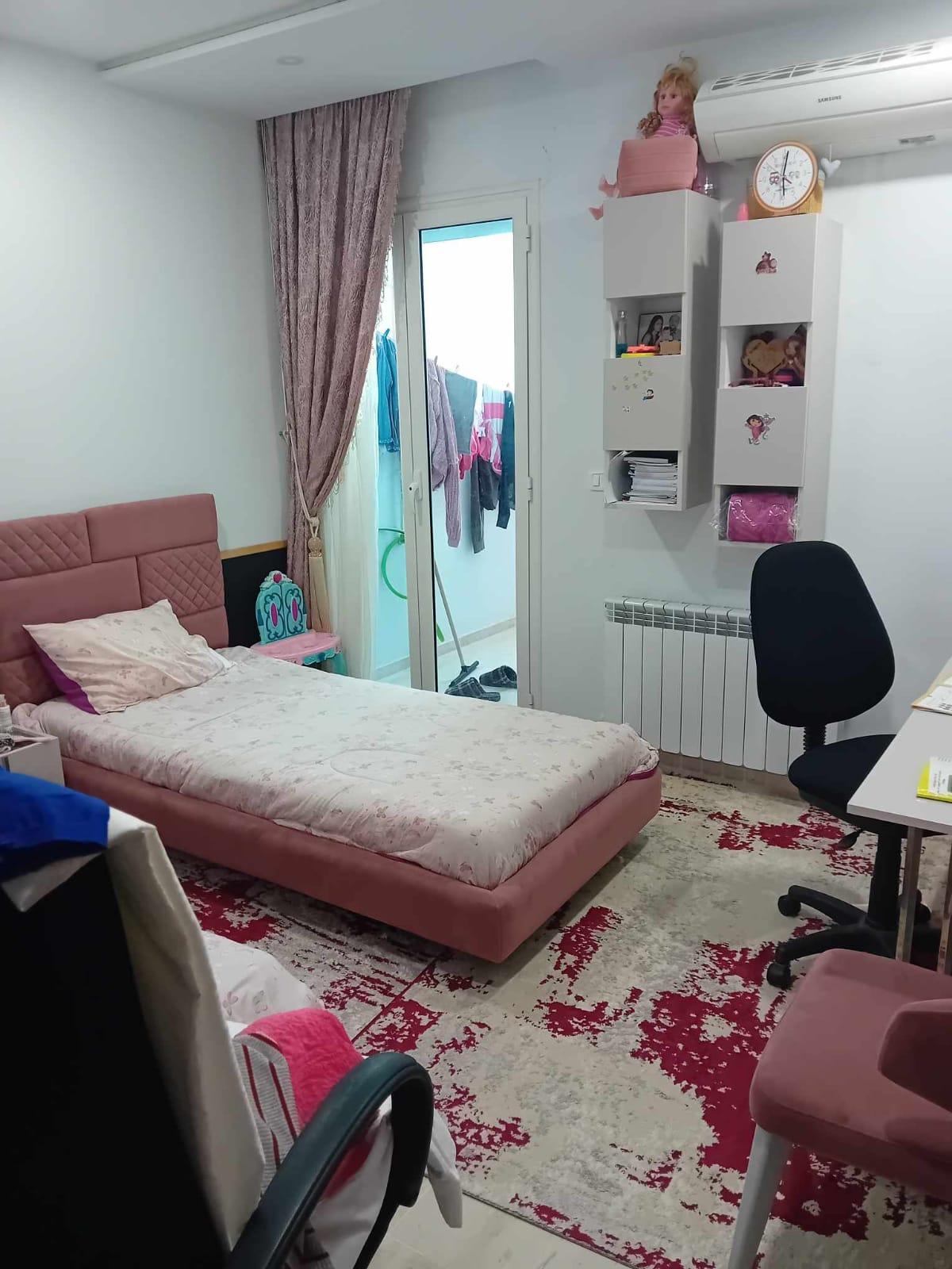 Un appartement haut standing à vendre, situé dans une résidence à Sfax, triq Tounes, Sakiet Ezzit.