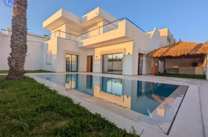 À Vendre : Villa PICA , 7 minutes de la plage