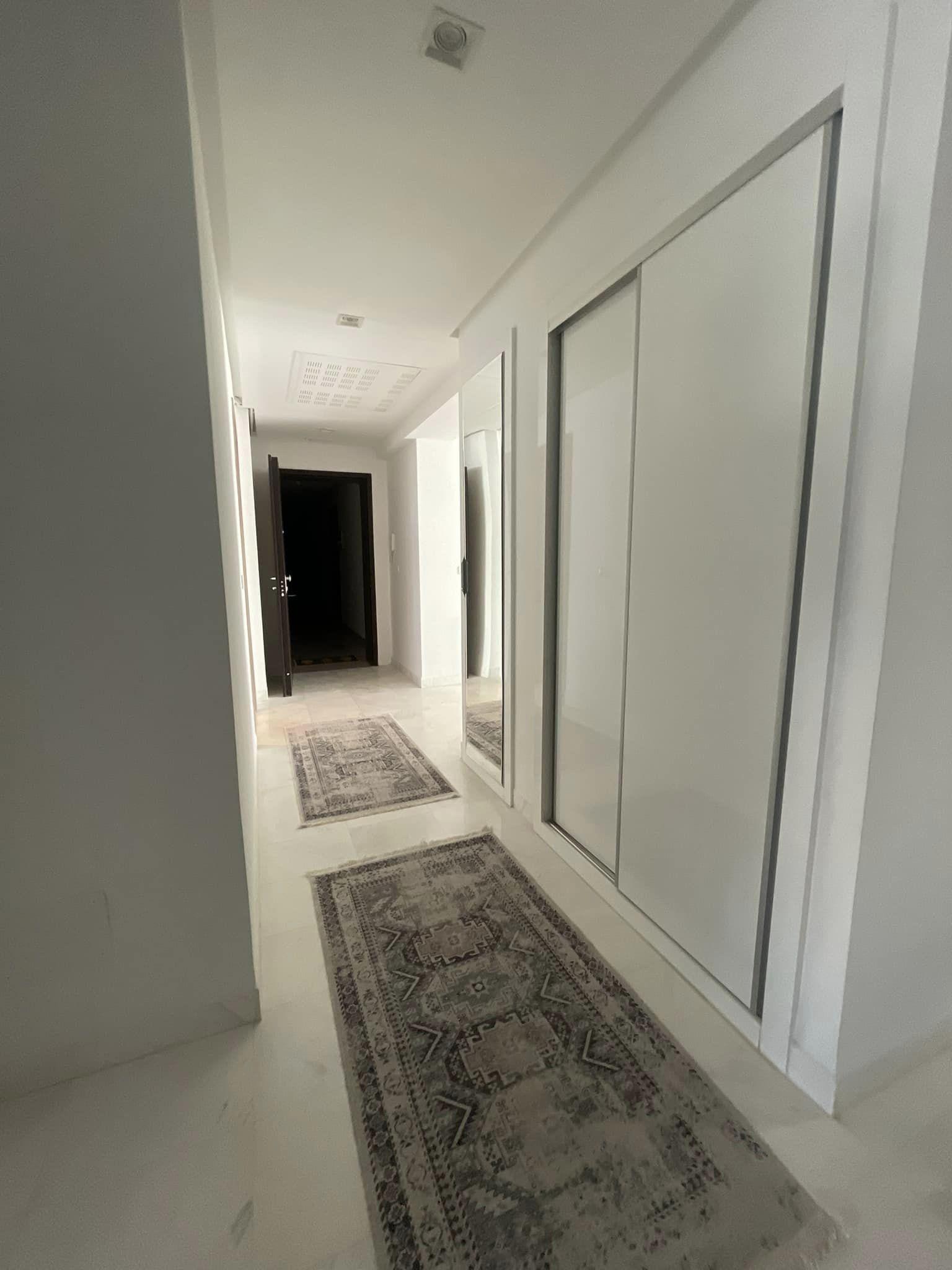 Un superbe appartement S+2 richement meublé à Ain Zaghouan Nord, dans une résidence calme et sécurisée