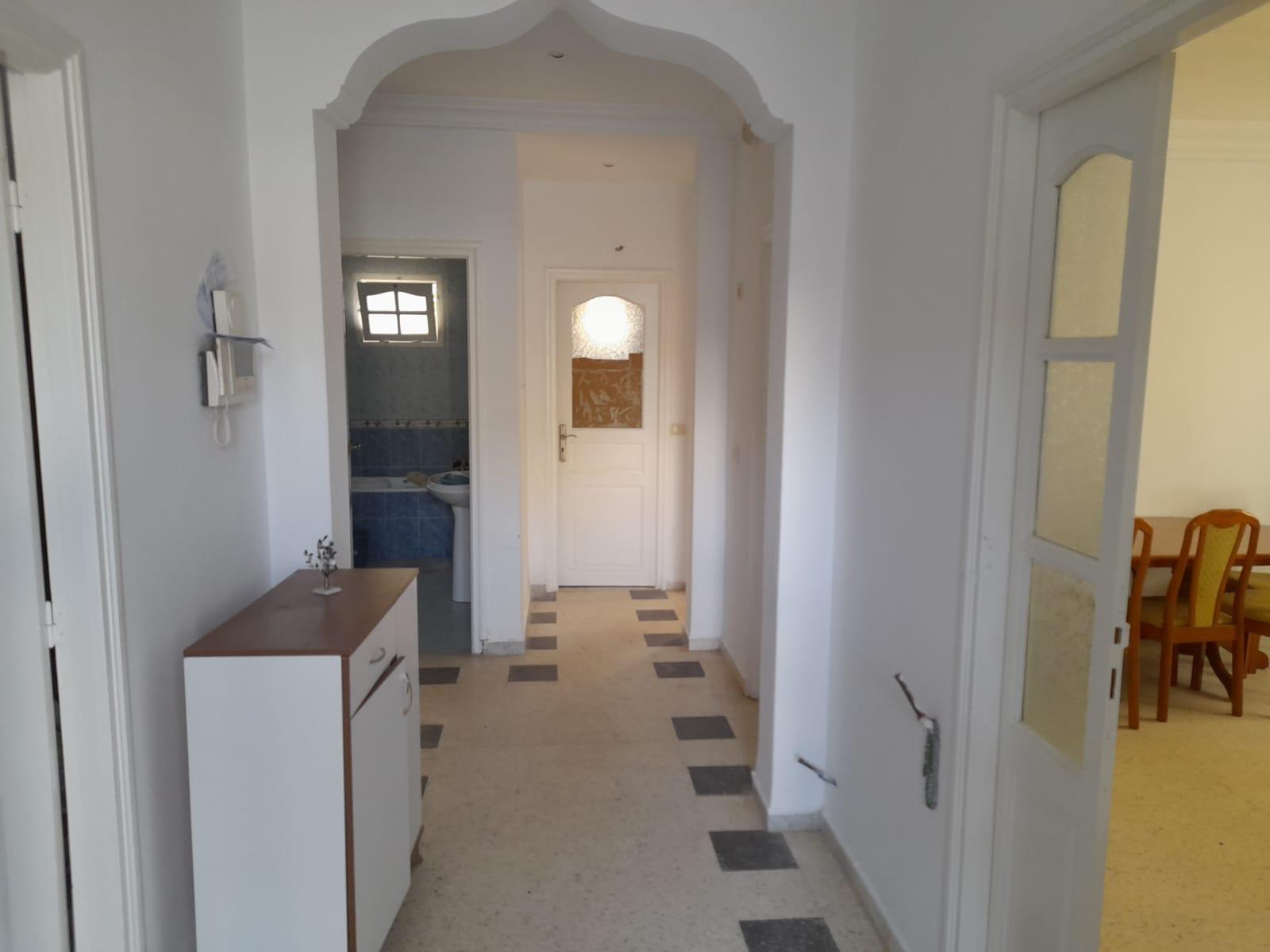 À Vendre – Villa Spacieuse à Cité El Ghazela, Rue El Assil