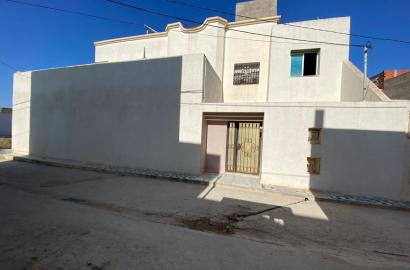 À vendre : Duplex à Cité Chaker, Raoued.