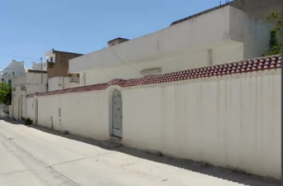 À Vendre : Propriété avec Deux Maisons et Jardin à Sidi Hcine Séjoumi, Cité 20 Mars, Tunis