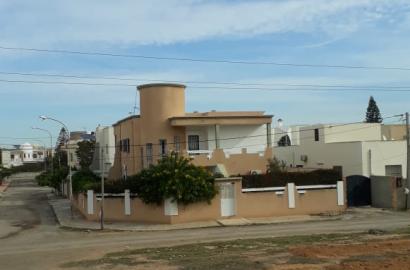 Villa à vendre, située à Sfax sur la route de Sokra km 4.