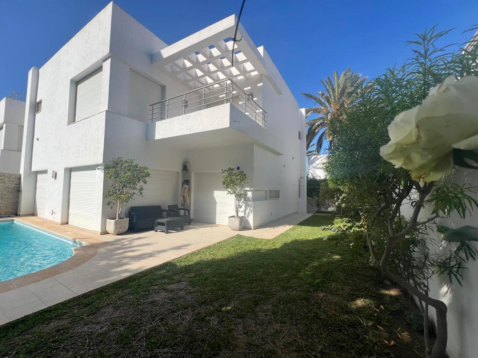 À Louer – Villa Jumelée Meublée à Hammamet avec Piscine et Vue sur Mer