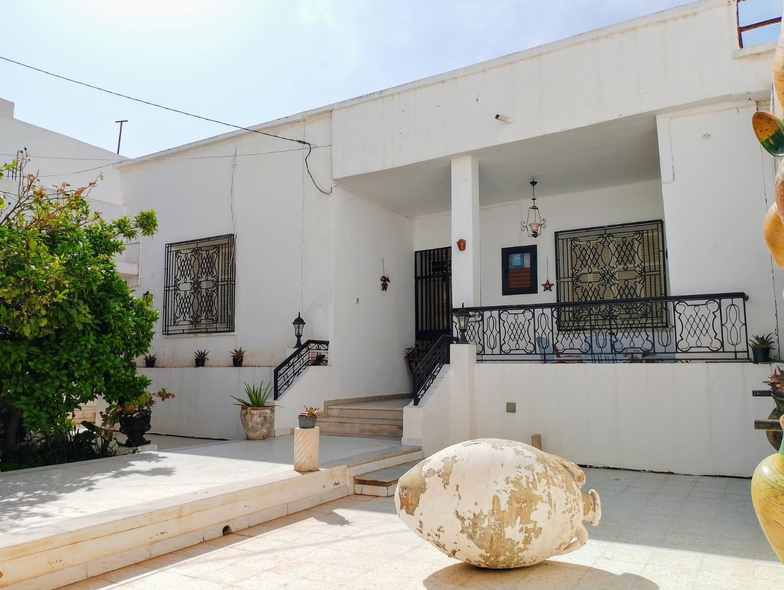 Une magnifique villa à vendre, située à Sousse Khzema Charkiya.