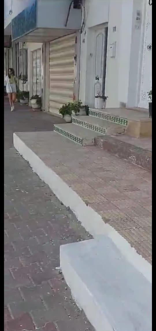 Un local commercial à louer, situé à l'avenue H. Bourguiba à Mahdia, près de la poste centrale et du lycée de Mahdia