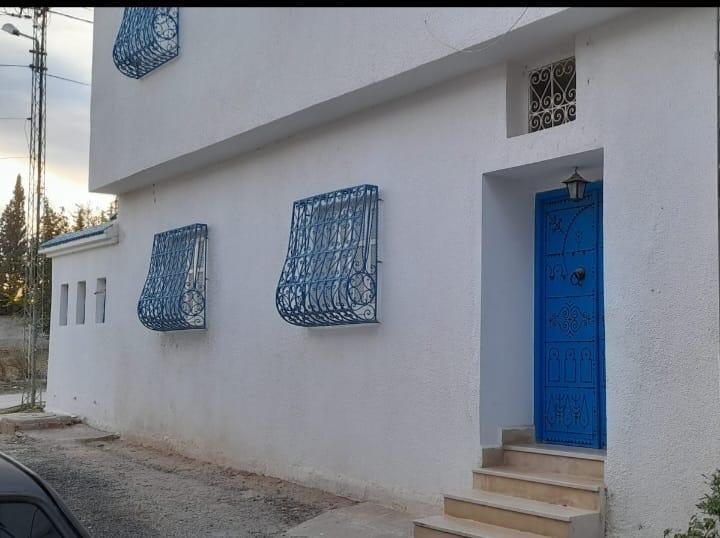 À Vendre : Maison à Deux Niveaux à Sidi Hsine, 20 Mars !