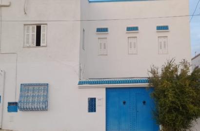 À Vendre : Maison à Deux Niveaux à Sidi Hsine, 20 Mars !