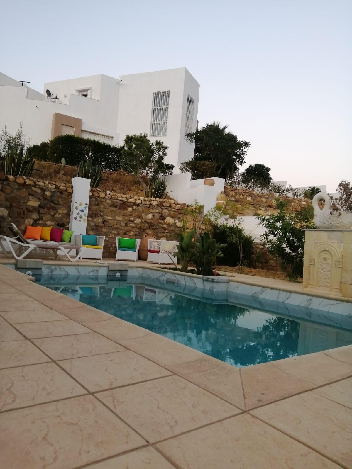 À Louer : Villa neuve meublée avec piscine à Sidi Hammed