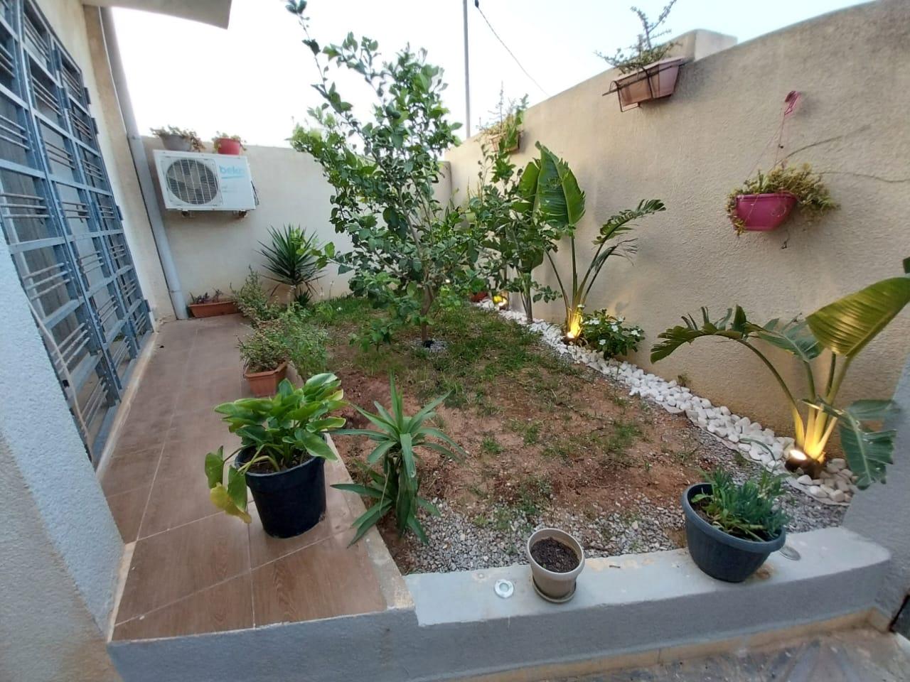 À Vendre : Duplex au Jardin d'El Manzah 2