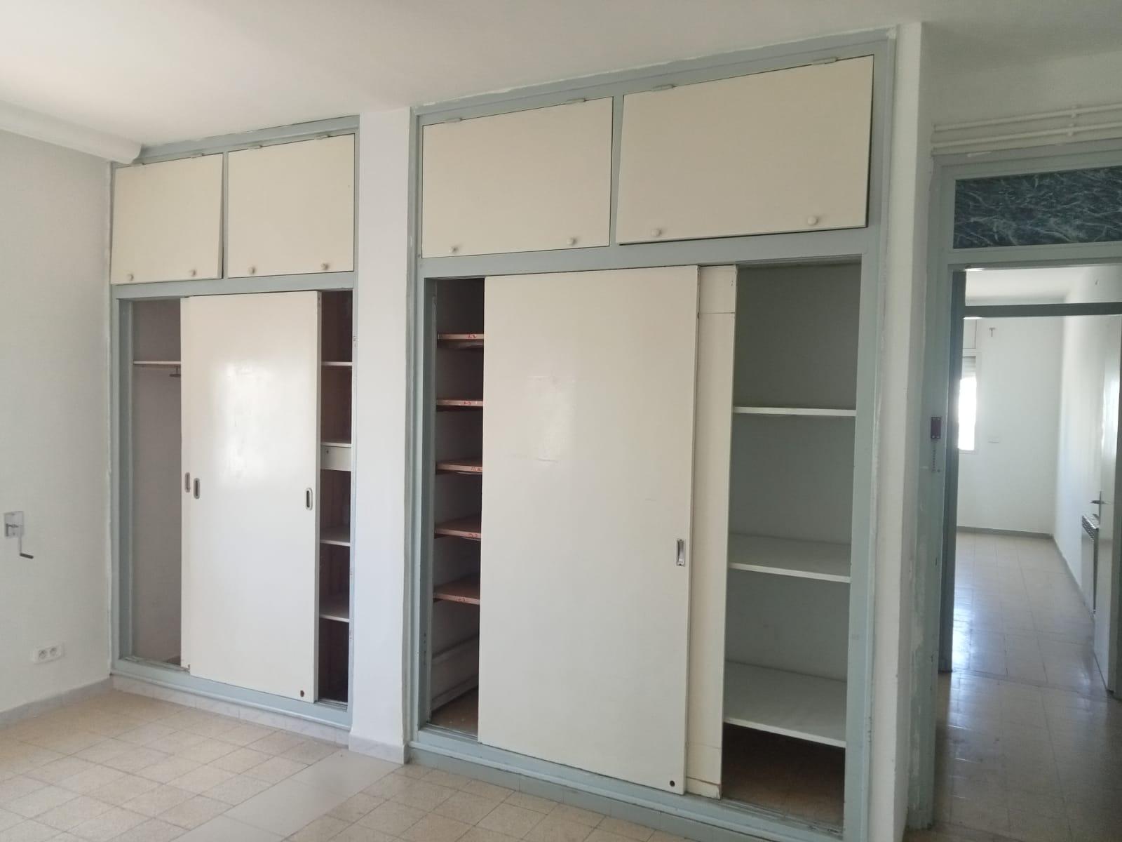 À louer : Appartement S+3 à Cité Mahrajène – 2ᵉ étage