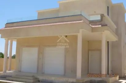 A vendre une villa proche du Port Tunis Bey Raoued